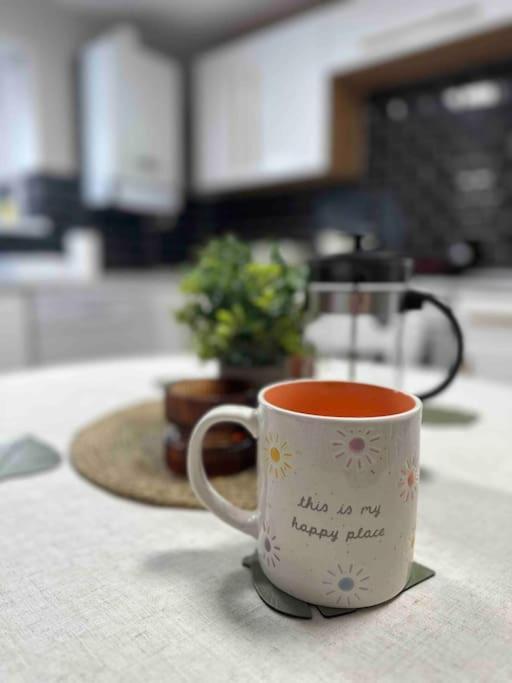 Springtide House Villa Амбъл Екстериор снимка