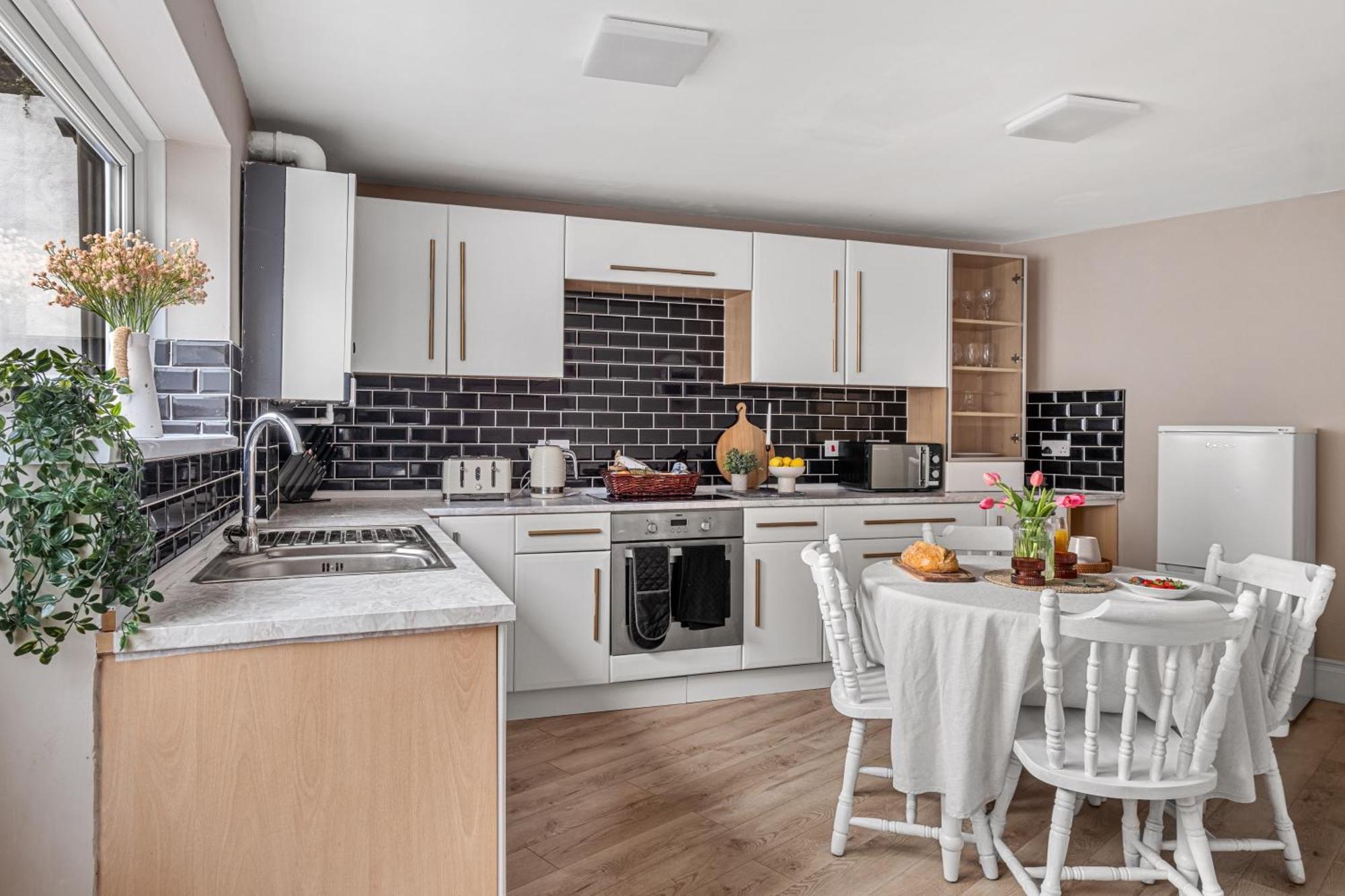 Springtide House Villa Амбъл Екстериор снимка